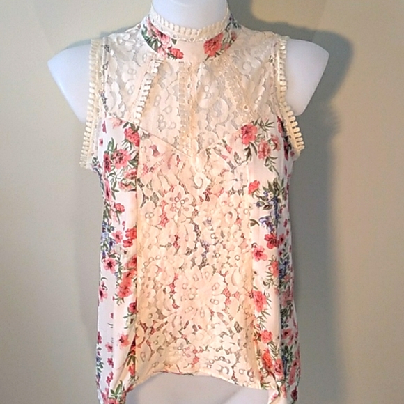Pretty Floral Print Mock Neck Sleeveless Top with Lace. - Picture 2 of 13
